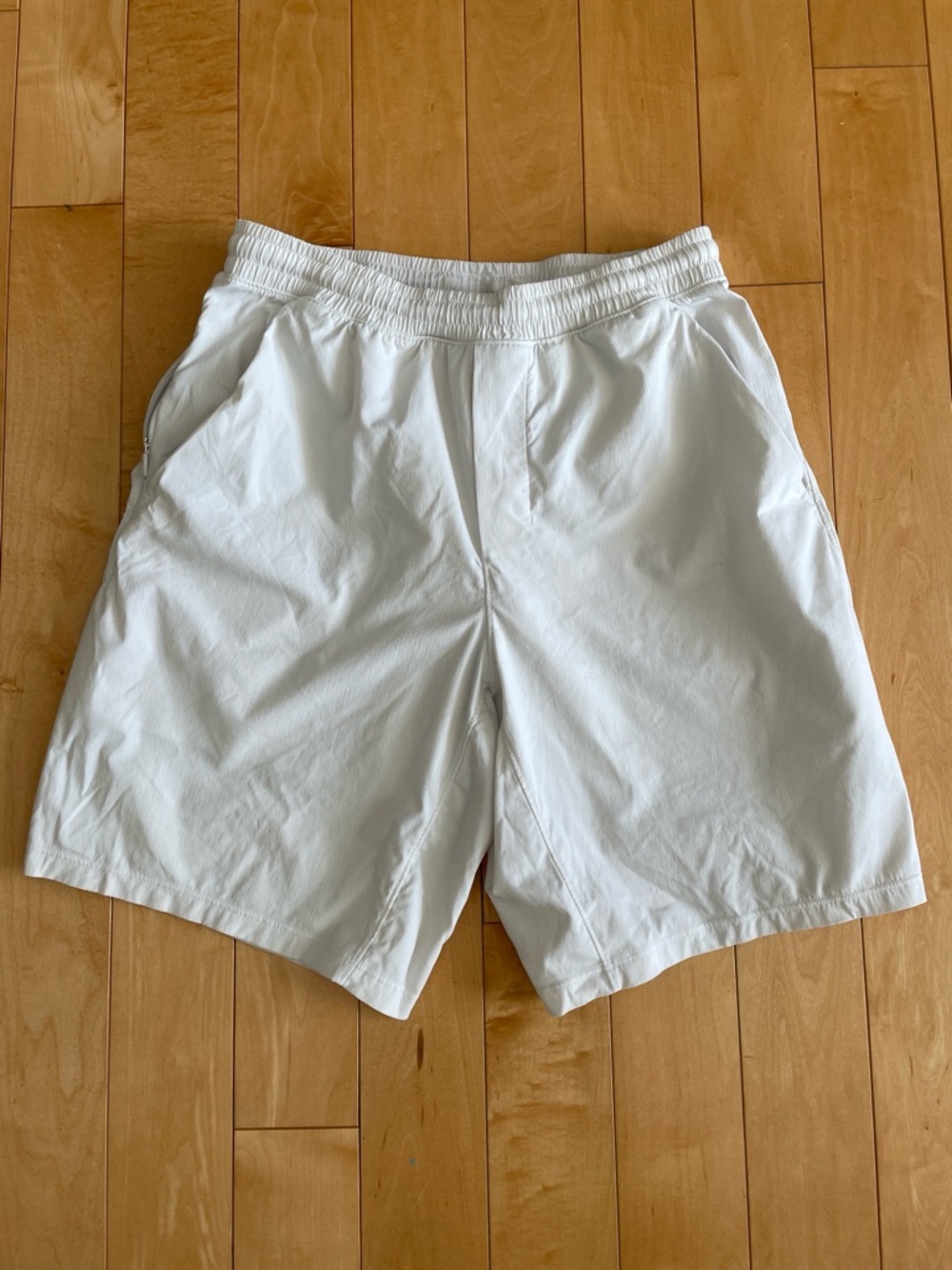 lululemon lined 8” men’s white shorts